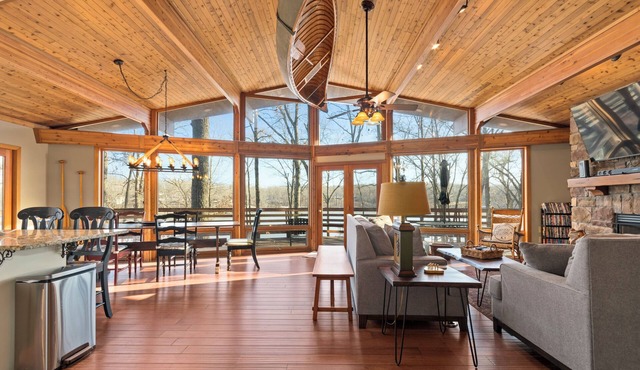 Kentucky Lake 3 BR 2 Bath Private Home W/Private Dock and pontoon rental