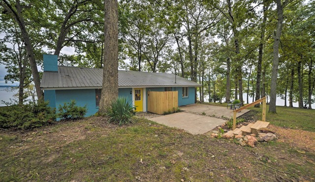Kentucky Lake Cabin w/Private Dock + Fire Pit