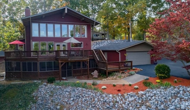 Kentucky Lake Chalet - HOT TUB & PRIVATE DOCK