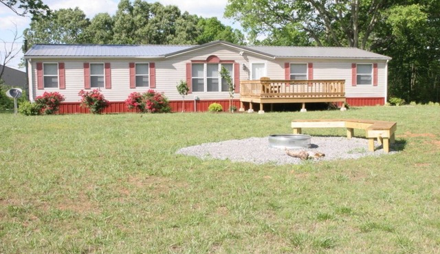 Kentucky Lake Get-Away - The Guest House at Sugar Magnolia Farms