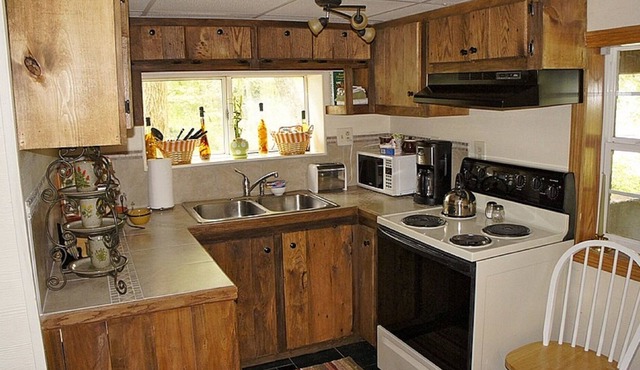 Kentucky River Cottages ~ 1st Floor Suite ~ On The Bourbon Trail!