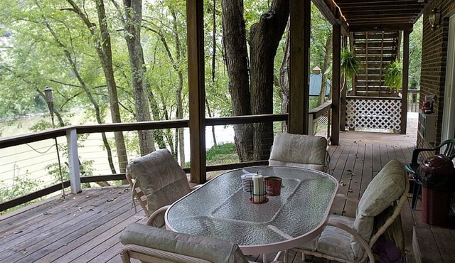 Kentucky River Cottages ~ 2nd Floor Suite ~ On The Bourbon Trail!