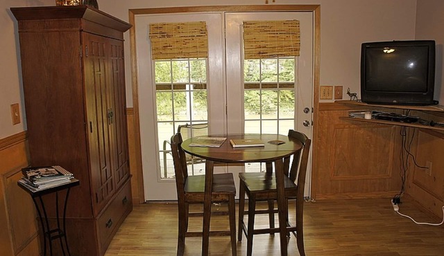 Kentucky River Cottages ~ 3rd Floor Suite ~ On The Bourbon Trail!