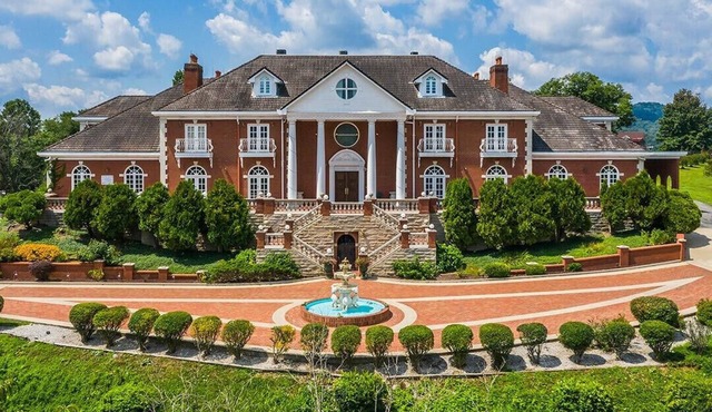 Kentucky's Majestic Mountaintop Estate with pool: The Bluegrass Palace