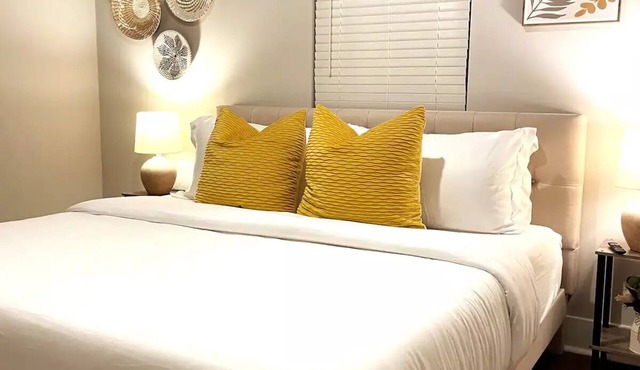 Kenzie’s Place | Luxe King Beds | Cozy | Modern