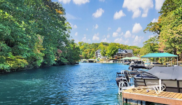 Keowee Adventures ~ Peaceful Lakefront Home on Keowee ~ 7 Miles from Clemson!