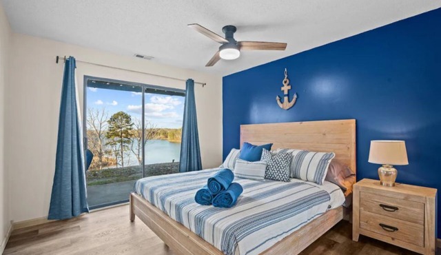Keowee Cove Dock & Lake Views!