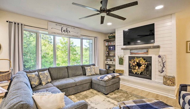 Keowee Keys Condo w/Resort Amenities Access!