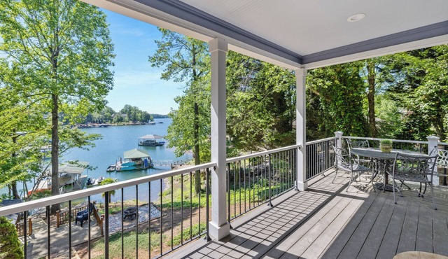 Keowee Oar House * Hot Tub * Pet Friendly * Fire Pit* Kayaks