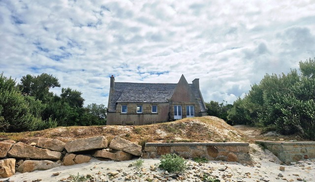 Ker Aloueder, sleeps 10, beach access, panoramic sea view