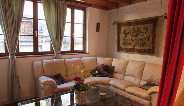 Ker Arthur a charming apartment with garden in Medieval Dinan.