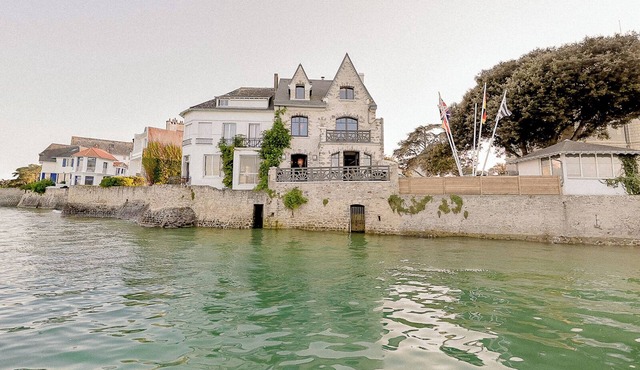 Ker Gonan : Villa on the beach, by Maison Estran