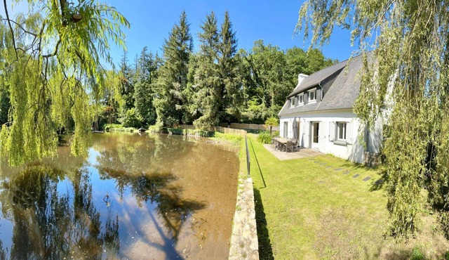 *Ker Lenn* au bord d'un étang, jolie propriété