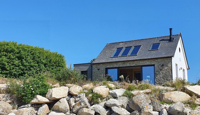 Ker-Ny direct beach access, feet in the water, 4 people