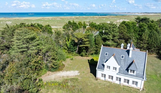 Keravel, family home with character and direct access to the sea