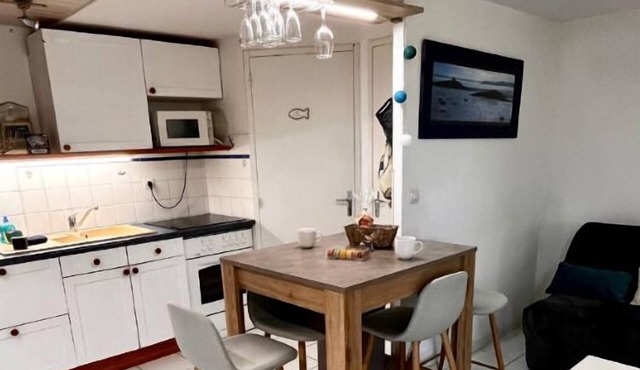 Keraven, charming cottage, shared pool