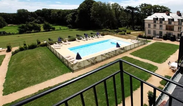 Kergonano - Parking privé et piscine