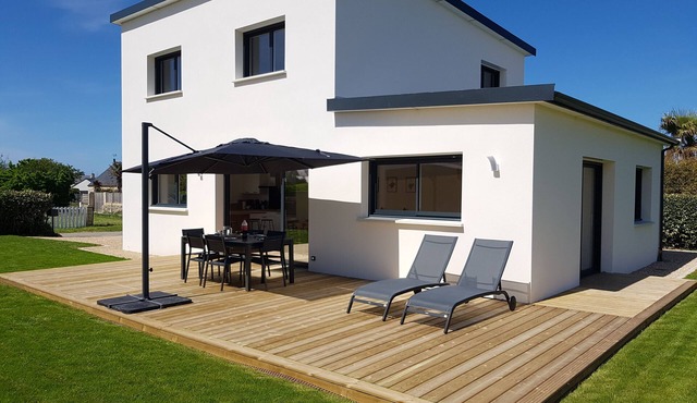 Kerheol, bright house with garden and beach on foot