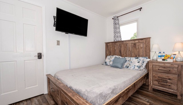 Kernersville Sleeps 16+ w/Hot Tub Arcade King Bed