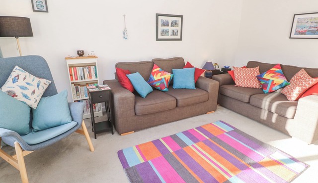KERNOW COTTAGE, family friendly, with a garden in Porthleven
