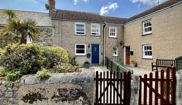 KERNYK, character holiday cottage, with a garden in Perranuthnoe