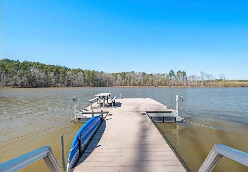 Kerr Lake Escape - Private Dock - Game Room