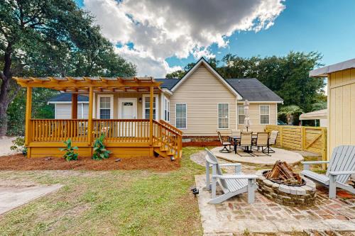 Kerrison by Kiawah Home with Deck and Fire Pit