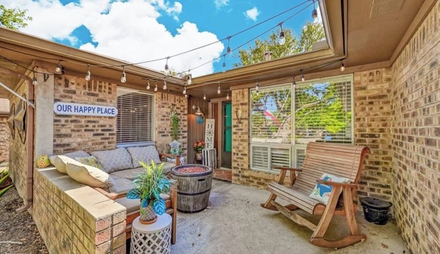 Kerrville Hidden Gem With Firepit and Grill - Great Location