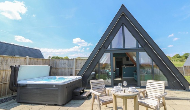 KERRY HILL - THE SHEEPFOLD, pet friendly in Llandrindod Wells