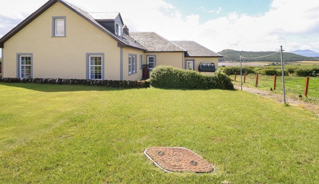 KERRYTONLIA COTTAGE, family friendly in Rothesay, Isle Of Bute