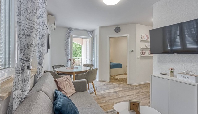 Kestenova/Two-Bedroom App with Balcony No.4