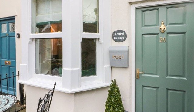 KESTREL COTTAGE, pet friendly, with open fire in Stokesley