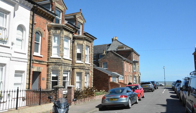 KESTREL, pet friendly, luxury holiday cottage in Southwold