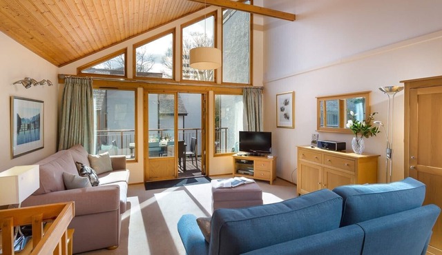 KESWICK BRIDGE HELVELLYN 5, family friendly, with a garden in Keswick