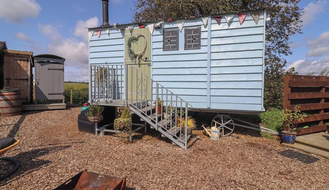 KETBURN SHEPHERDS HUT AT BALNAB FARM, pet friendly in Whithorn