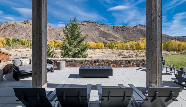 Ketchum Home with Hot Tub, Fireplaces, Pool Table, Mountain Views!