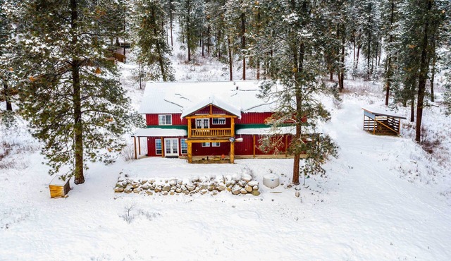 Kettle Falls Home w/River Valley Mtn Views!