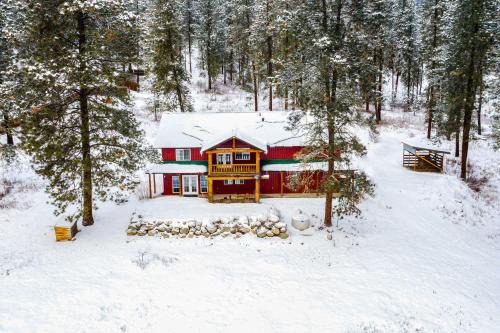 Kettle Falls Home w/River Valley Mtn Views!