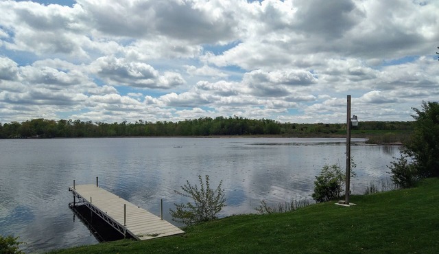 Kettle Moraine Lake House, Private Family Friendly Lakehouse Retreat Sleeps 8