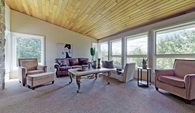 Kettleby Country Retreat On 2.5 Acres