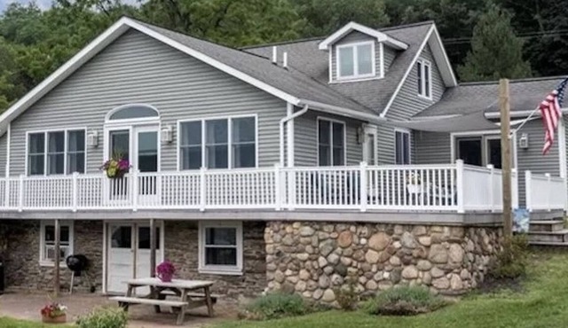 Keuka East: Spacious & Comfy