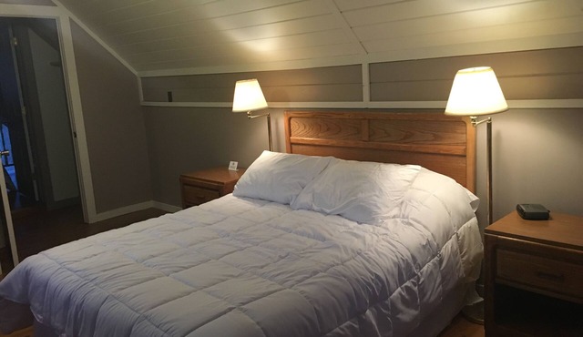 Keuka Hydaway Charming Cabin in a Quiet Setting