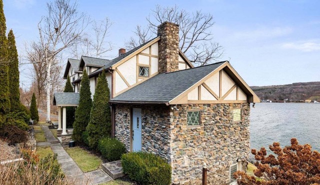 Keuka Tudor: English manor home on Keuka Lake, 5 bedroom with private lakefront