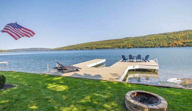 Keuka Waterfront 2-bedroom cottage with Wi-Fi and AC. Sleeps 6