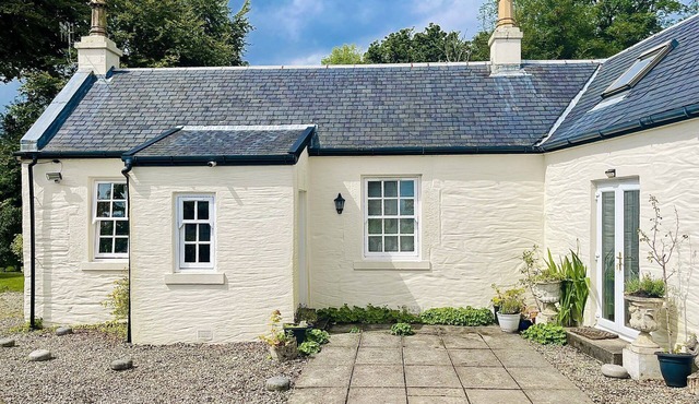 Kevington Cottage, charming one bedroom cottage, conservatory, decking area,