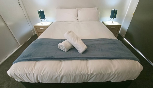 Kevlar - Quiet, modern 3 bedroom townhouse