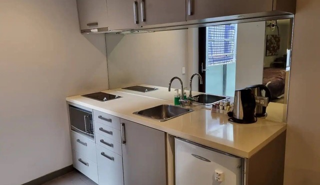 Kew Comfy Studio - free parking