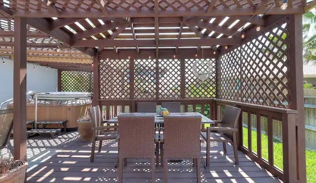 Key Allegro Coastal Serenity! Private Hot Tub! Walking distance to Ocean!