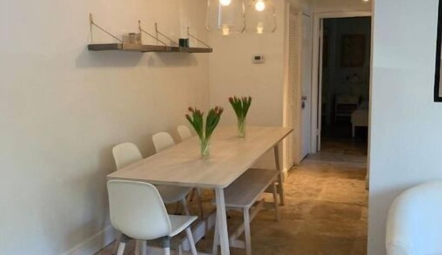 Key Biscayne 1 bedroom walk to Beach & town