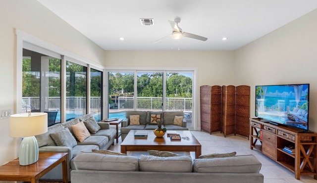 Key Colony Oasis - Waterfront 5BR + Private Pool